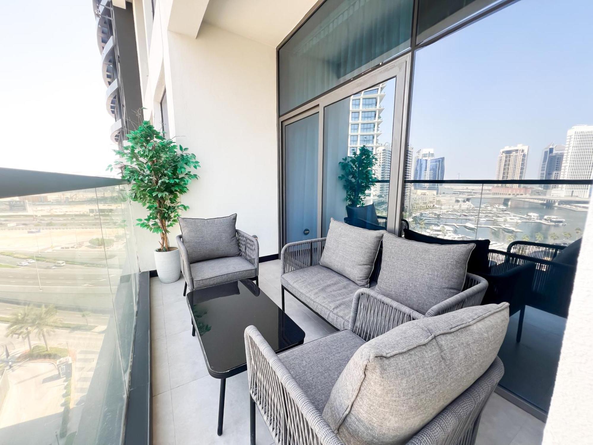 Chic 1-bedroom With Epic Burj Khalifa Views Apartment