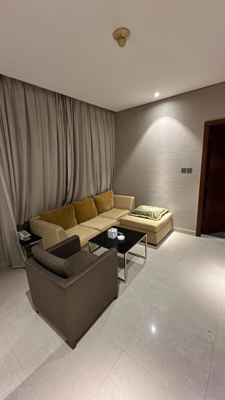 Hotel Versailles By Vieras 4*