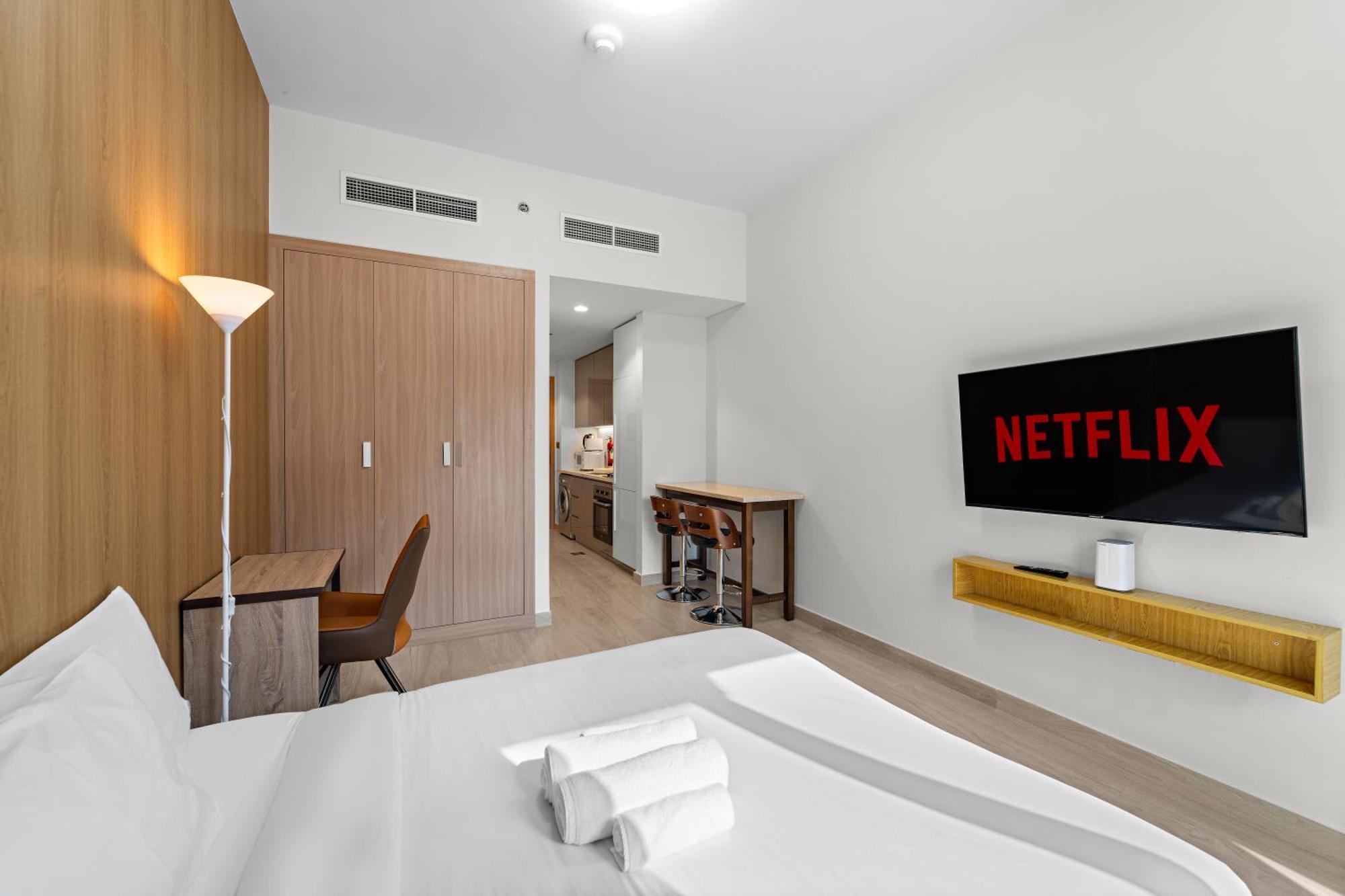 Charming With Pool, Gym, Kid's Playground Apartment