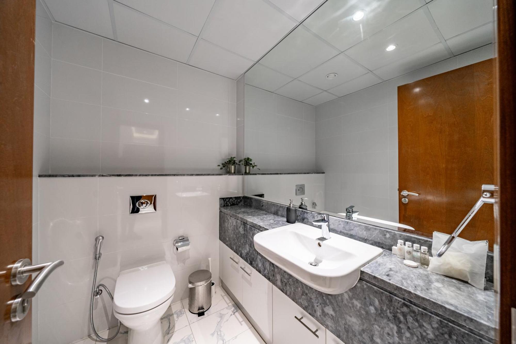 Homes & Beyond I High Floor 1 Bedroom In Al Habtoor * Dubai