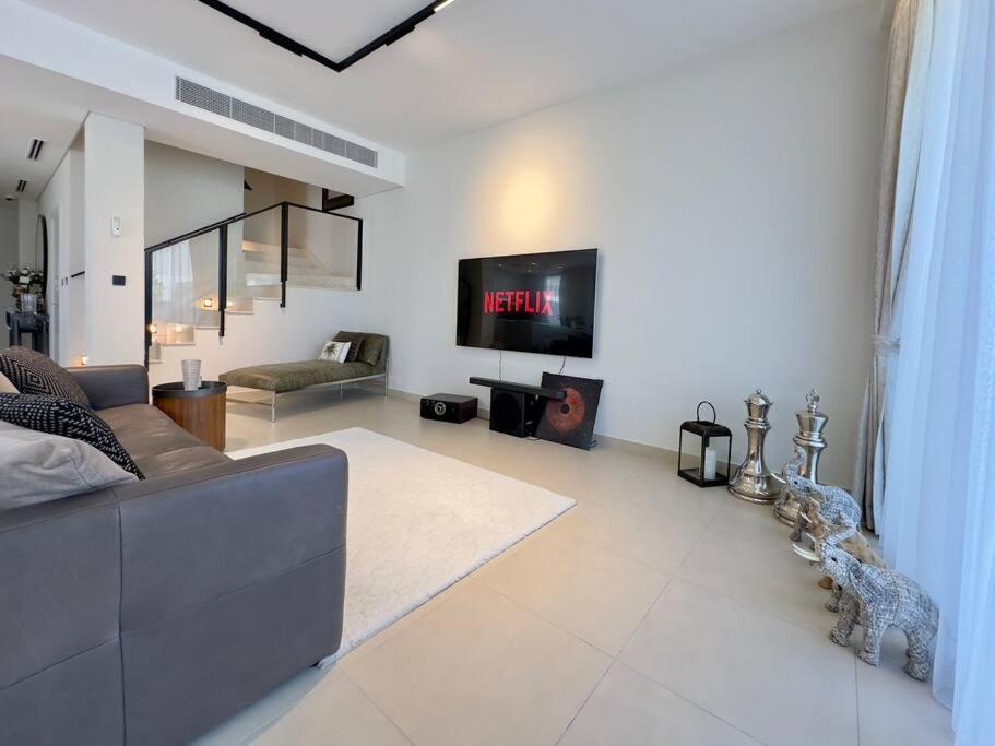 Villa Luxury & Stunning Family Villa-dubai Hills Estate *