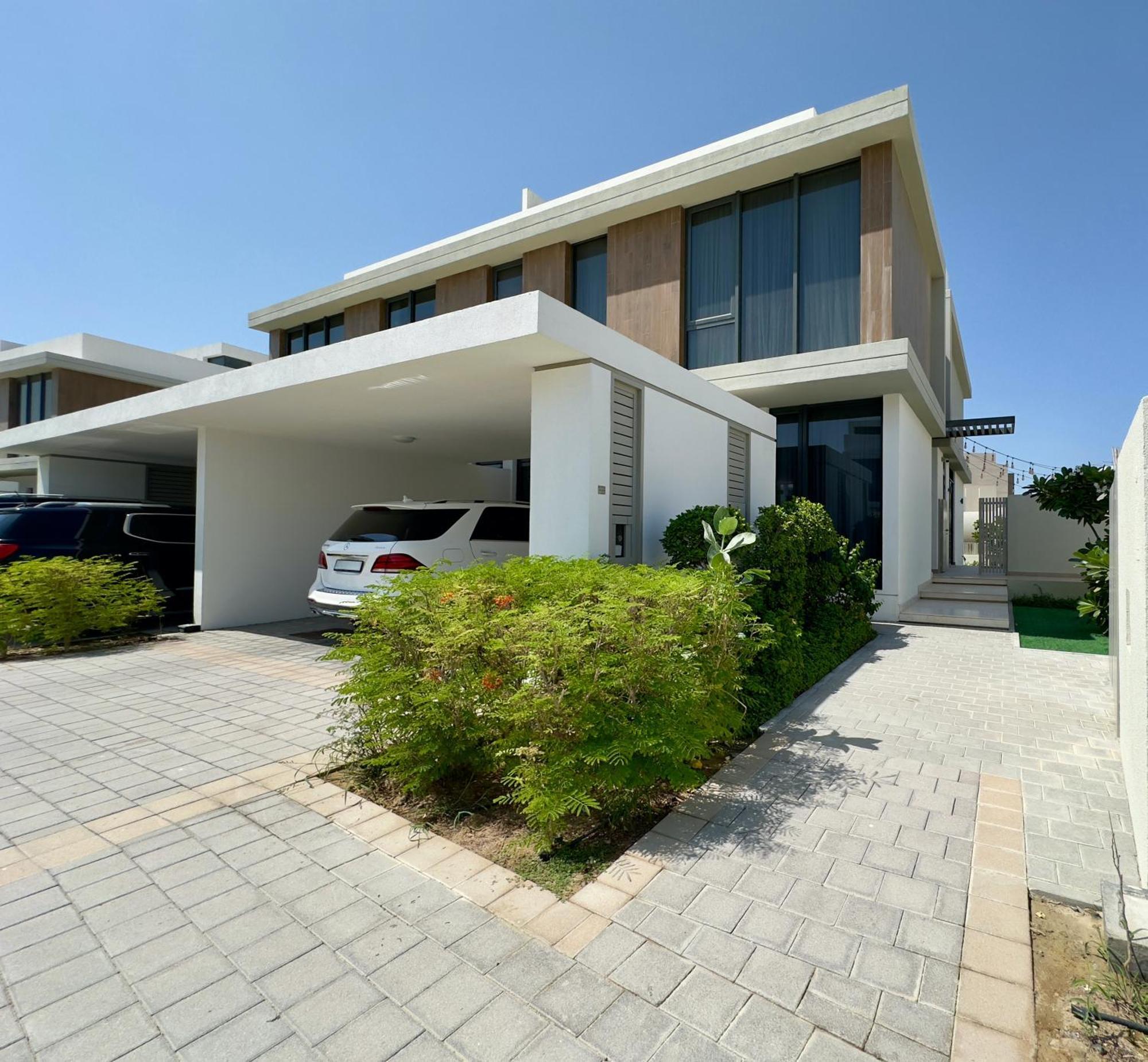 Villa Luxury & Stunning Family Villa-dubai Hills Estate *