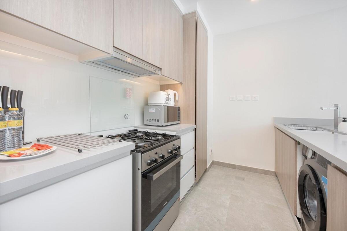 Stunning 1-bedroom With Sea View In Marina