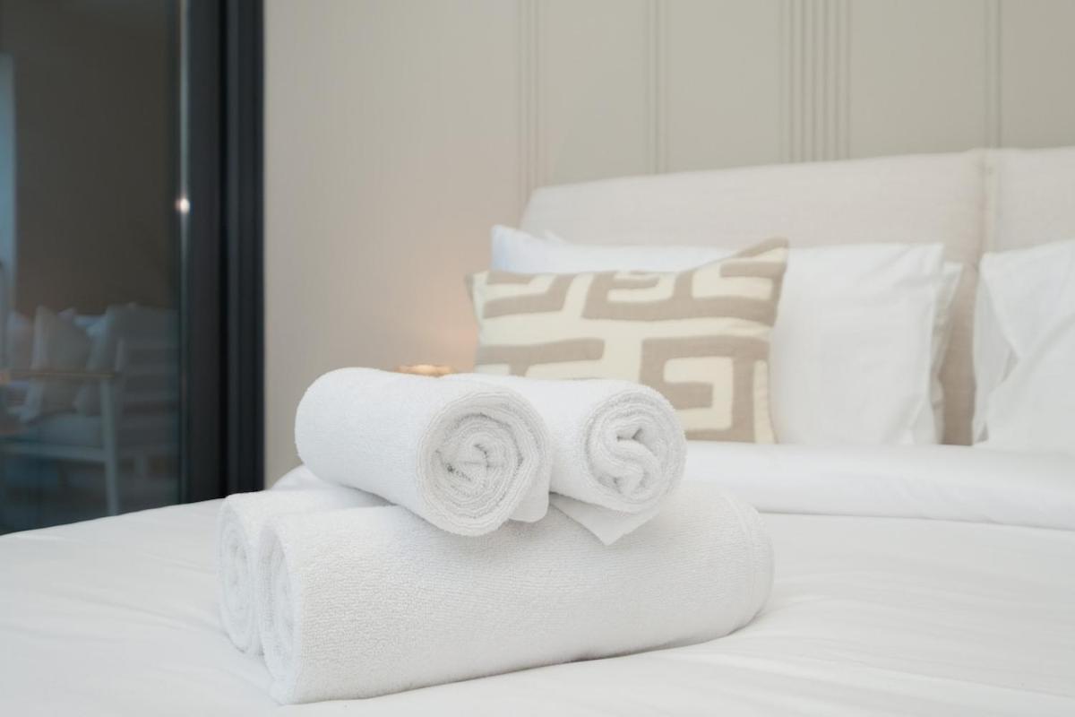Apartment Luxurious 2-bedroom Escape With Burj Khalifa Views At Act One In Downtown