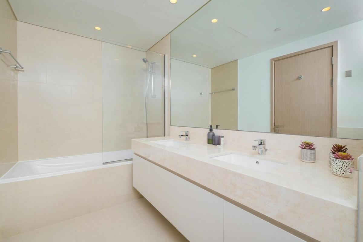 Luxurious 2-bedroom Escape With Burj Khalifa Views At Act One In Downtown Apartment