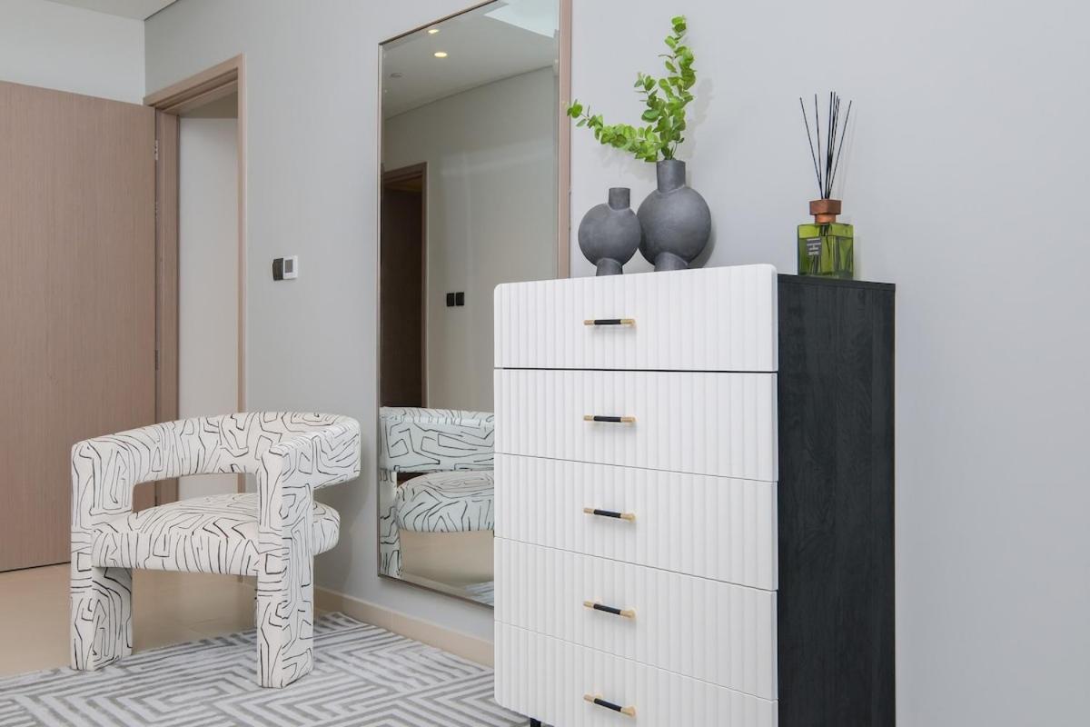 Luxurious 2-bedroom Escape With Burj Khalifa Views At Act One In Downtown Apartment