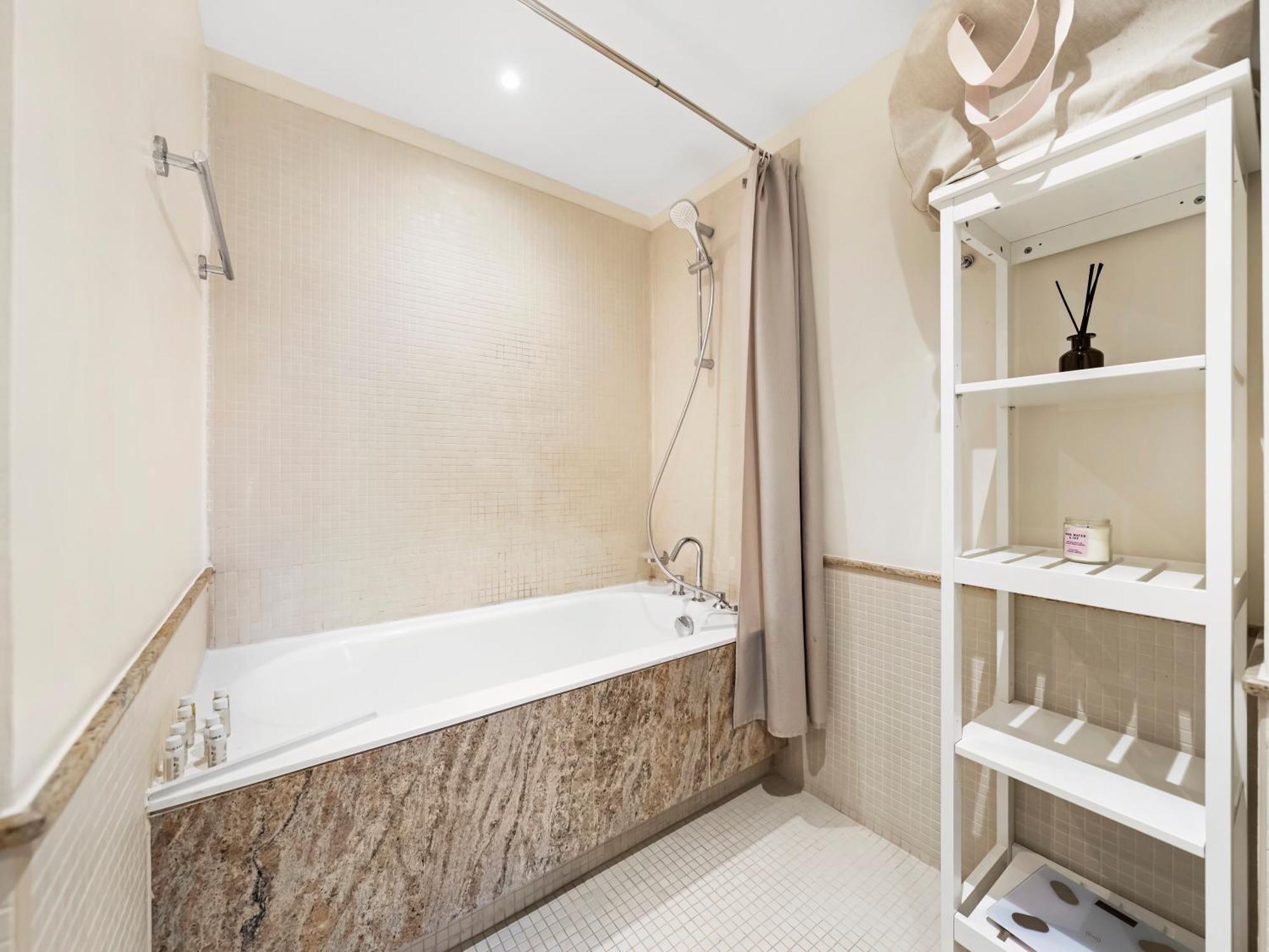 Elegant 1 Bedroom I Burj Khalifa & Fountain Views I Free Gym, Pool, Wi-fi, Parking & Ps5 I By Skyline Serenity Apartment Dubai
