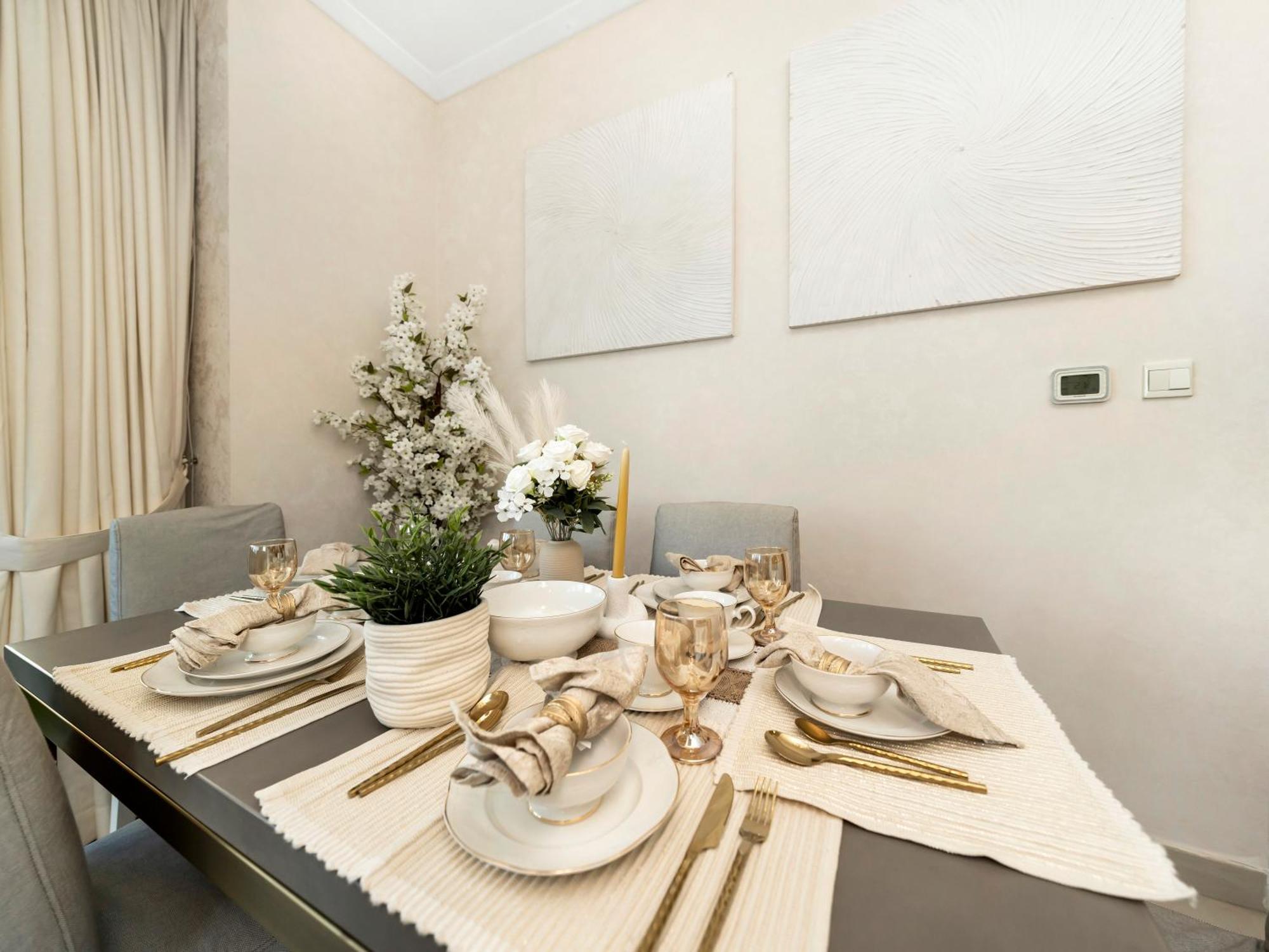 Elegant 1 Bedroom I Burj Khalifa & Fountain Views I Free Gym, Pool, Wi-fi, Parking & Ps5 I By Skyline Serenity
