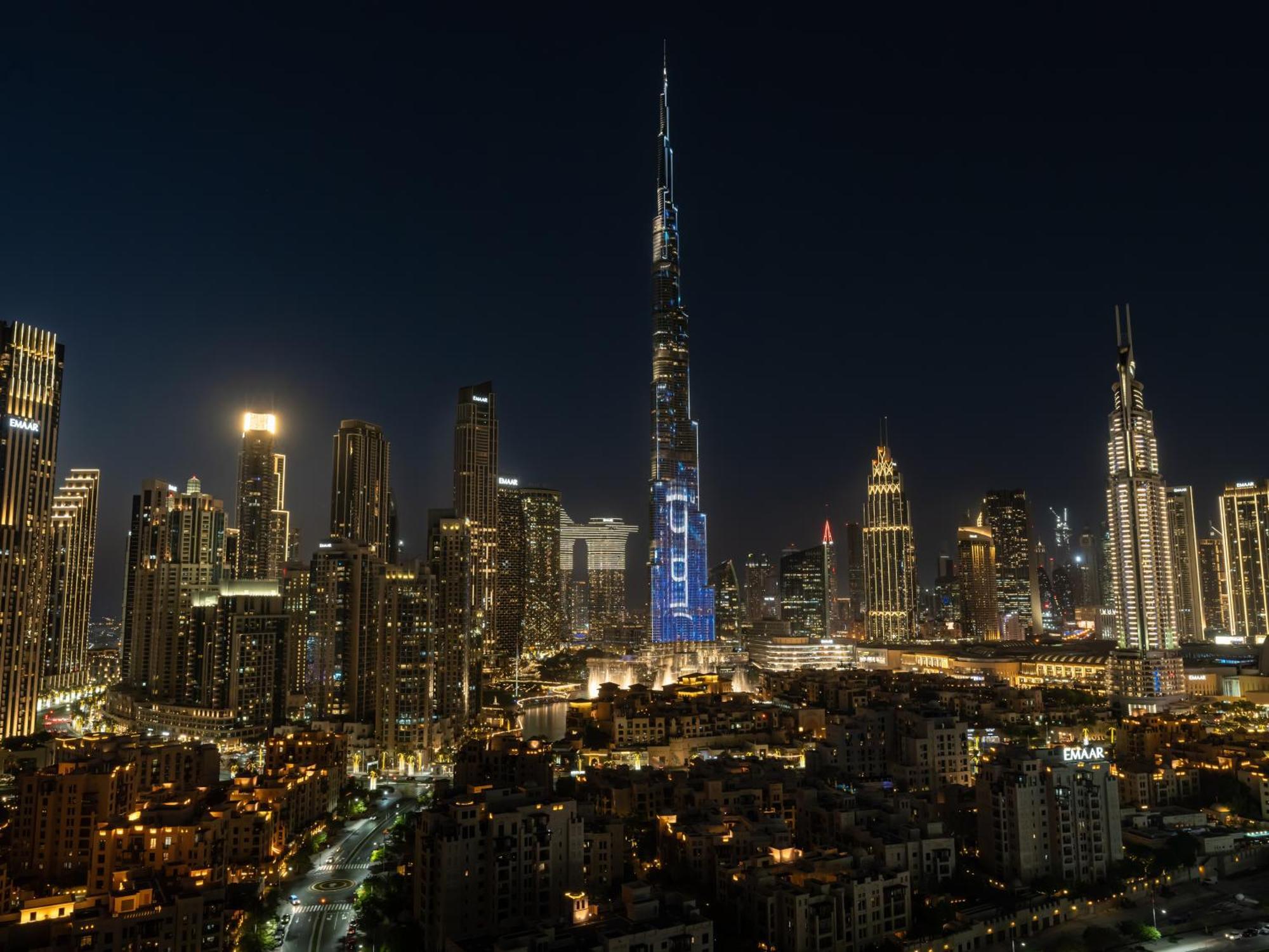 Apartment Elegant 1 Bedroom I Burj Khalifa & Fountain Views I Free Gym, Pool, Wi-fi, Parking & Ps5 I By Skyline Serenity *
