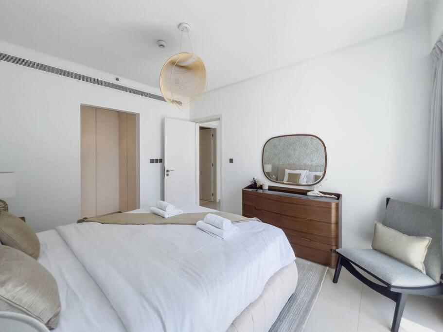 Modern 1br Panoramic View, West Avenue * Dubai