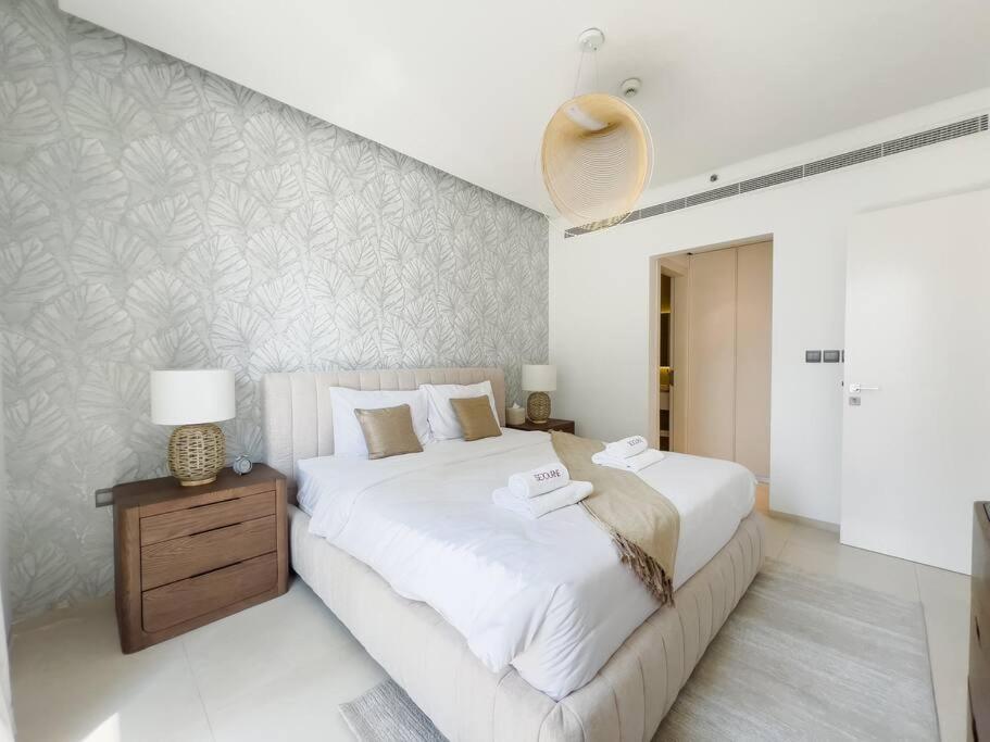 Modern 1br Panoramic View, West Avenue * Dubai