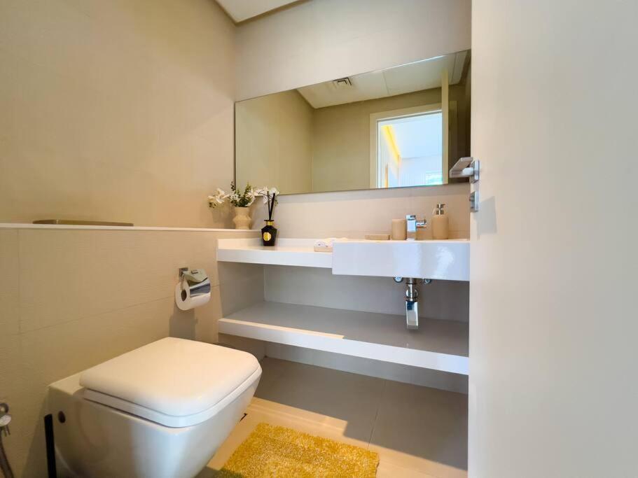 Modern 1br Panoramic View, West Avenue Apartment
