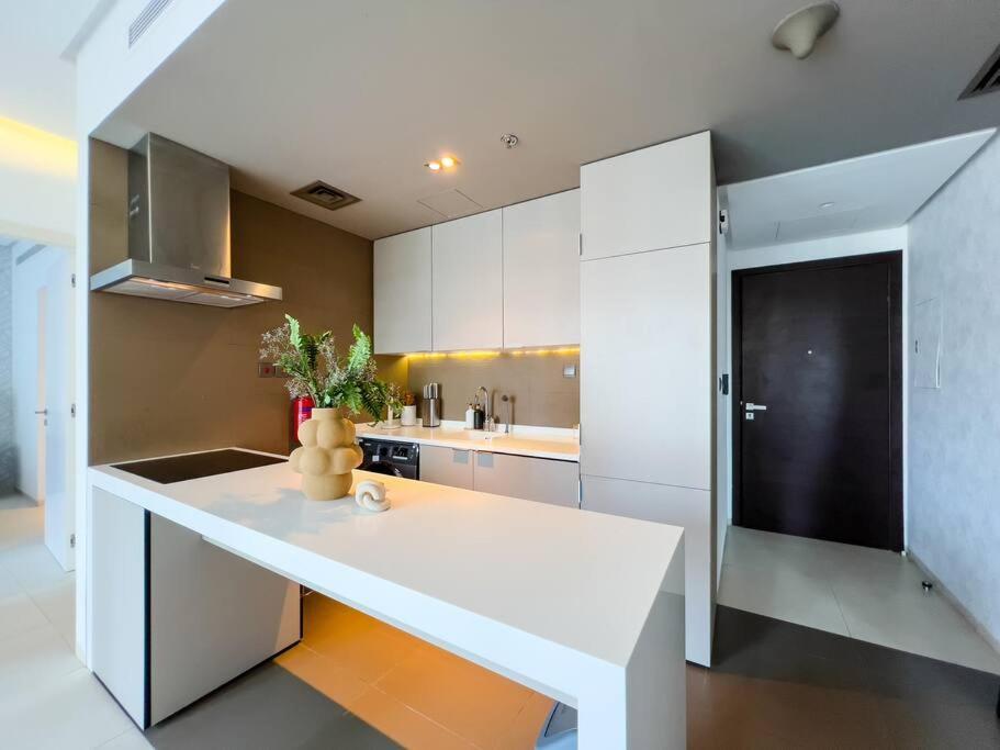 Modern 1br Panoramic View, West Avenue *
