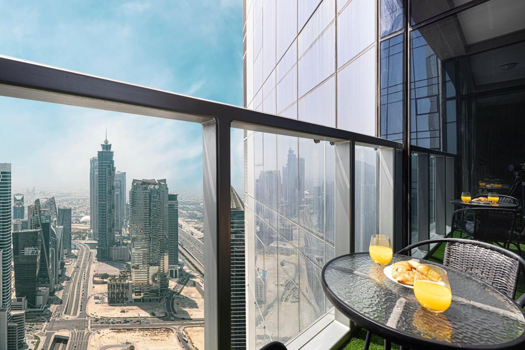 64th Floor Highest Downtown Infinity Pool Burj Khalifa View *
