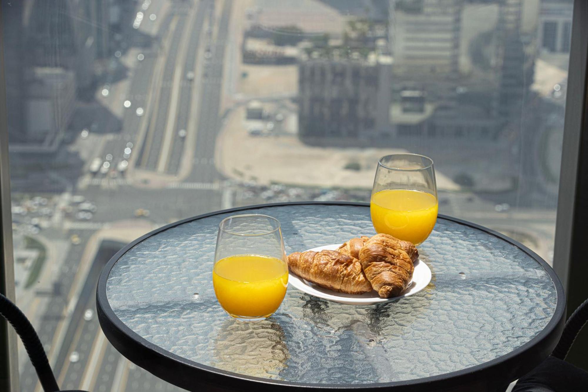 64th Floor Highest Downtown Infinity Pool Burj Khalifa View Dubai