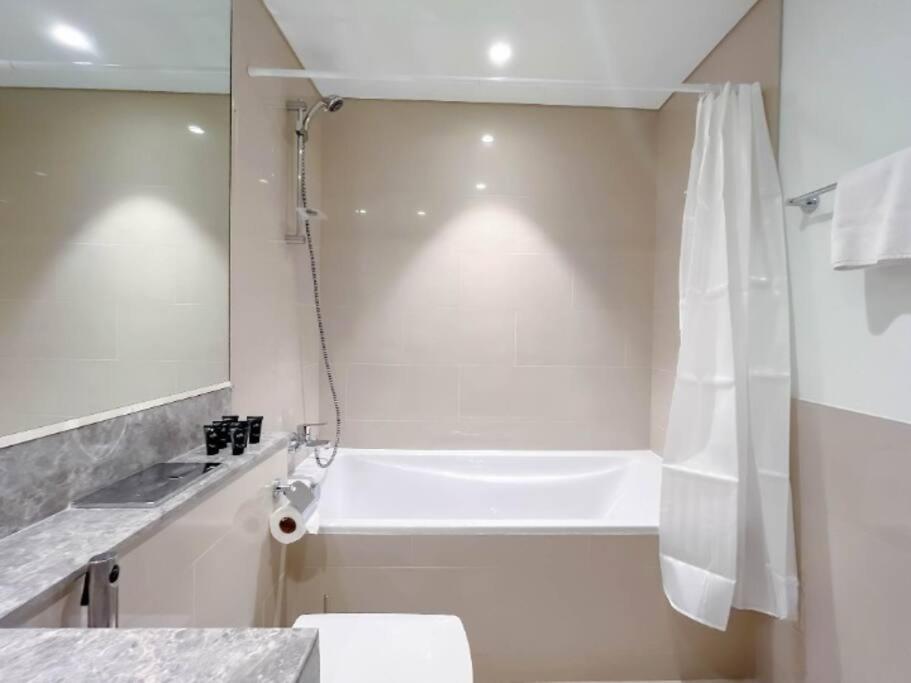 The Signature-step To Burjkhalifa-actone-1br * Dubai