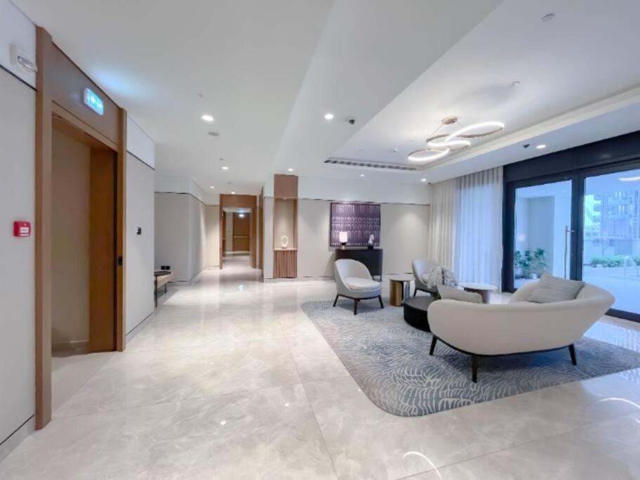 Apartment The Signature-step To Burjkhalifa-actone-1br Dubai