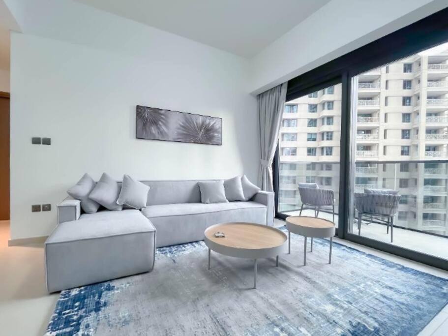 The Signature-step To Burjkhalifa-actone-1br Dubai
