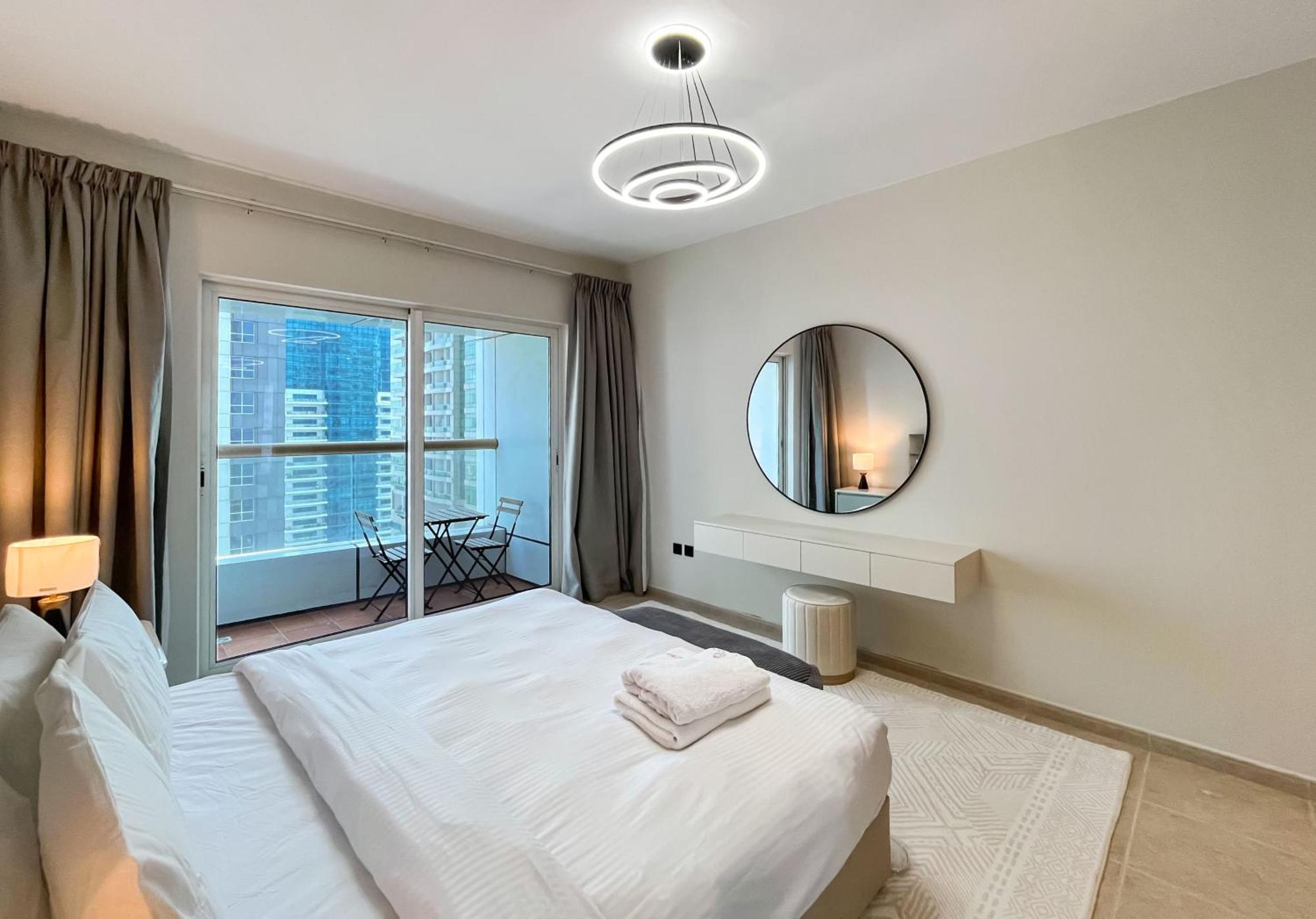 Livbnb-high Rise 1br With Balcony Near Barasti * Dubai
