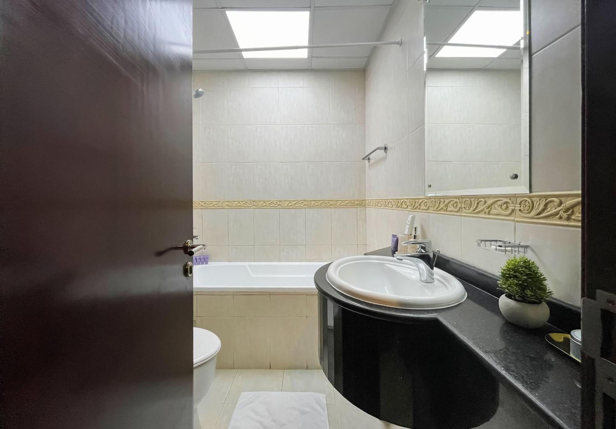 Apartment Livbnb-high Rise 1br With Balcony Near Barasti Dubai