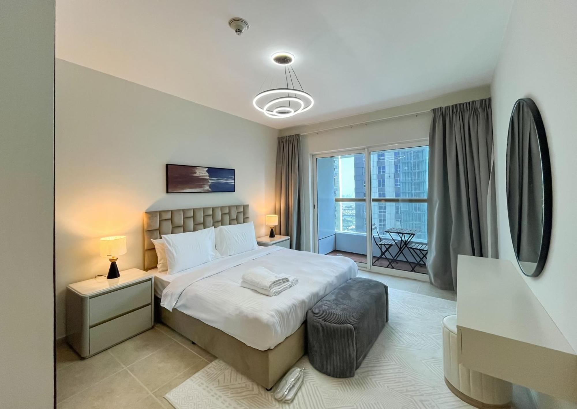 Livbnb-high Rise 1br With Balcony Near Barasti Dubai