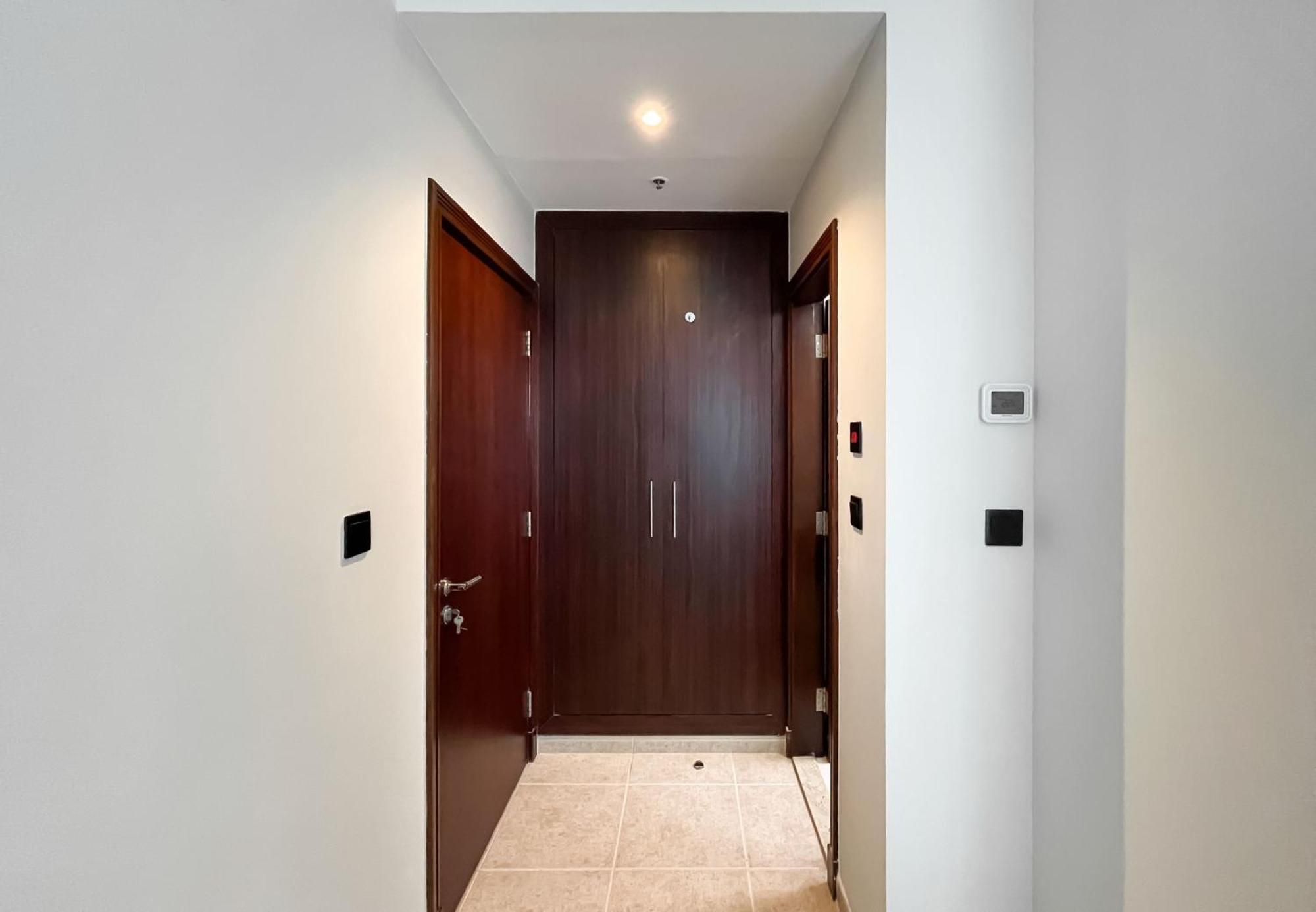Livbnb-high Rise 1br With Balcony Near Barasti