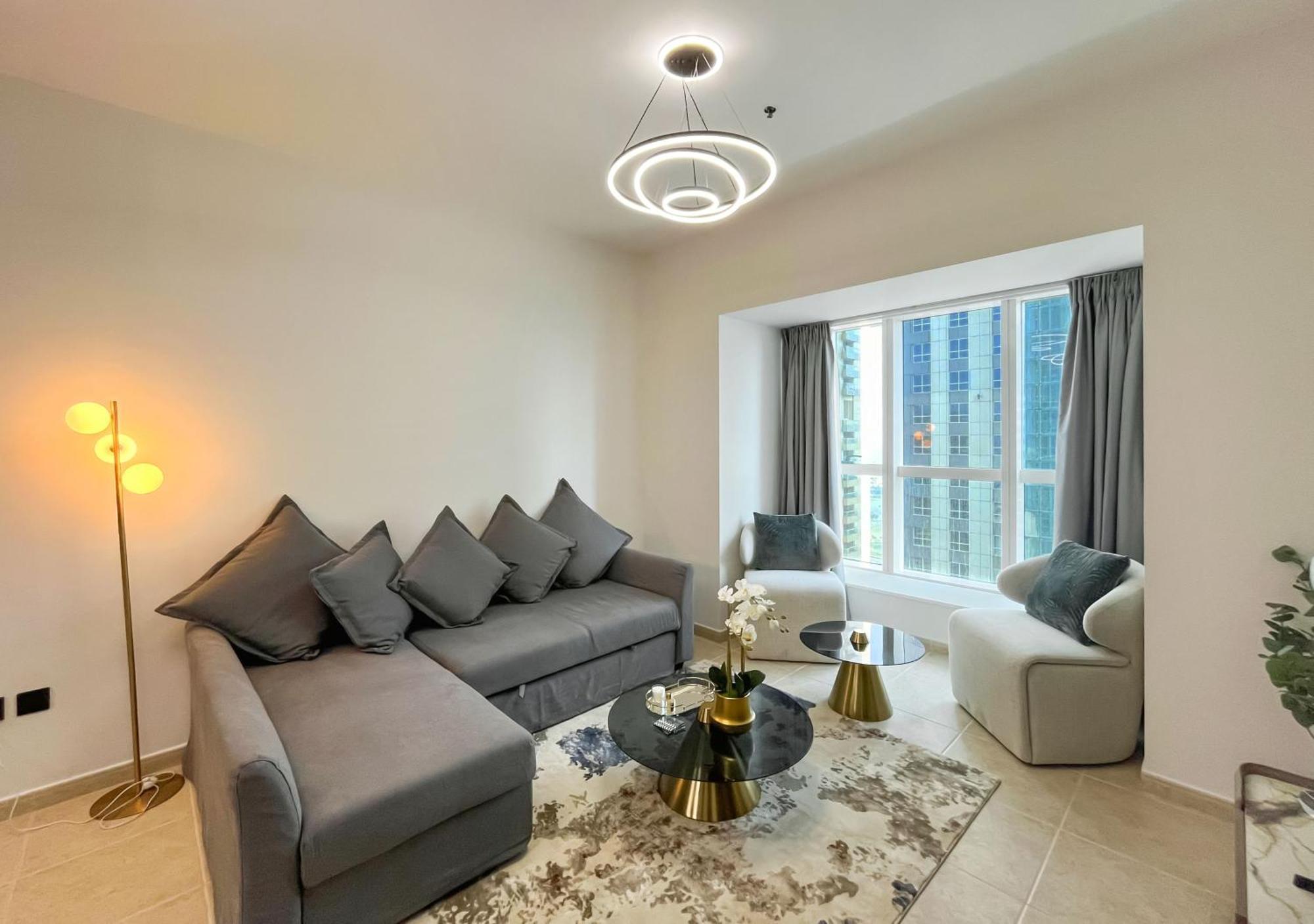 Livbnb-high Rise 1br With Balcony Near Barasti * Dubai