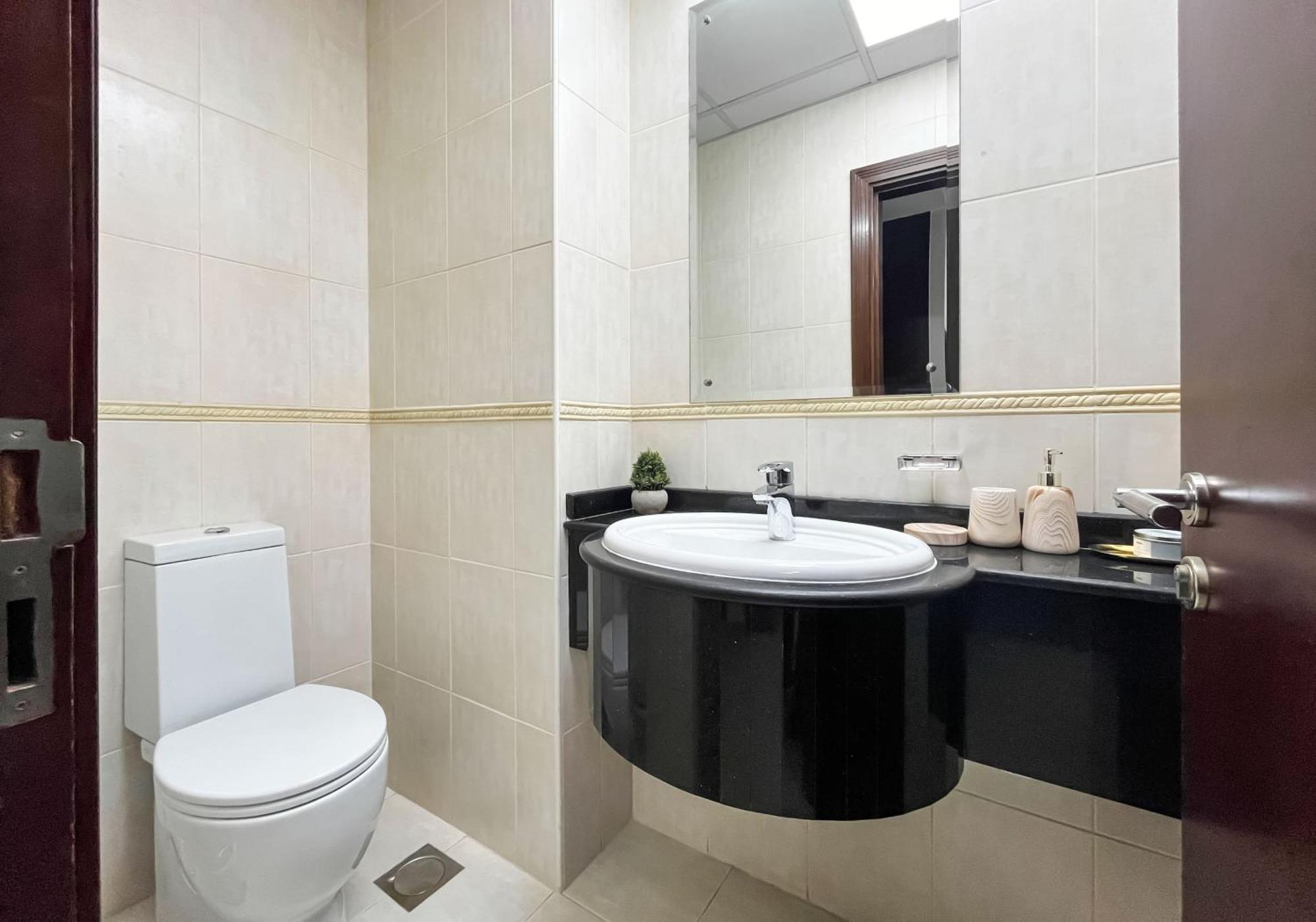 Livbnb-high Rise 1br With Balcony Near Barasti Apartment