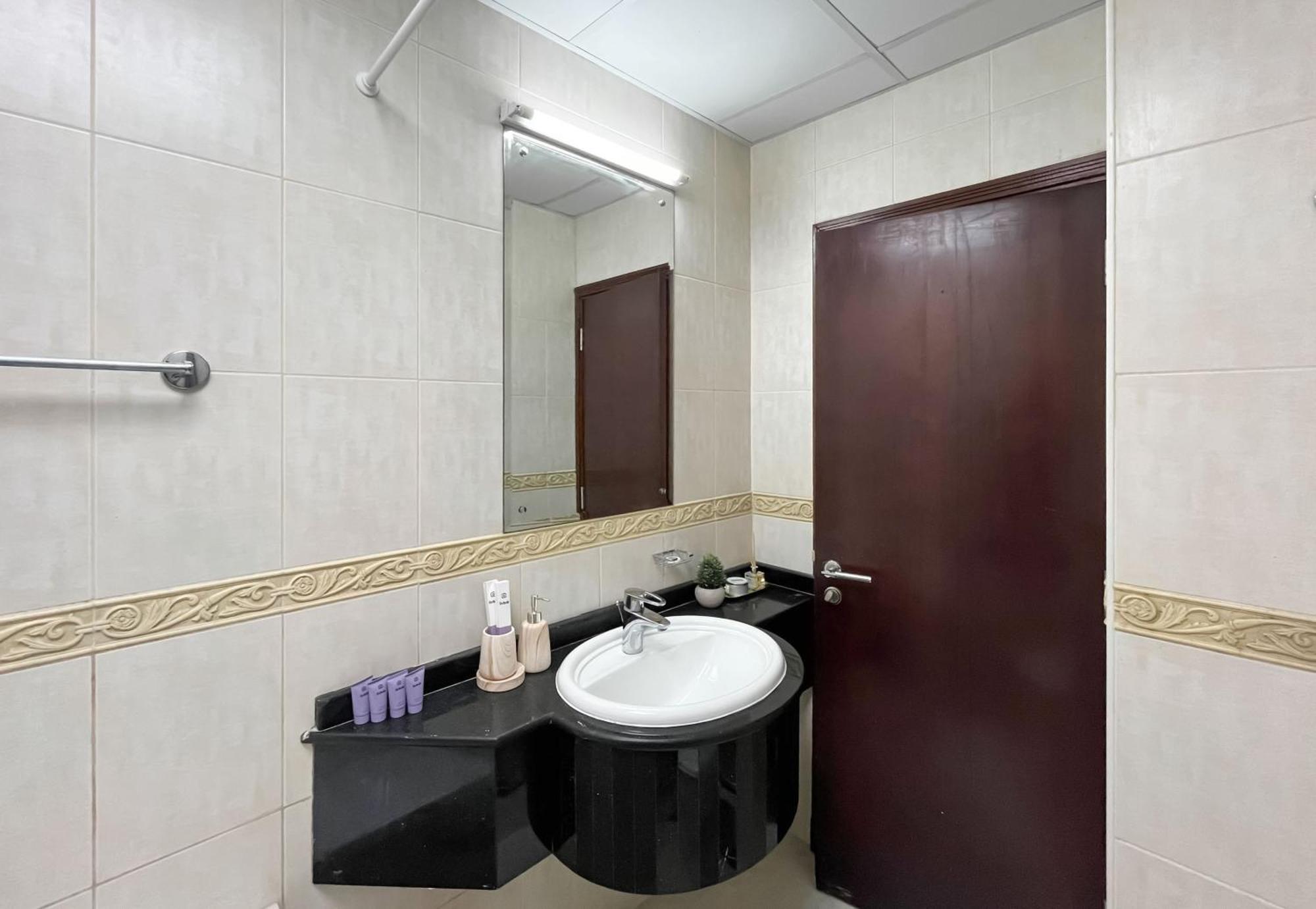 Apartment Livbnb-high Rise 1br With Balcony Near Barasti *