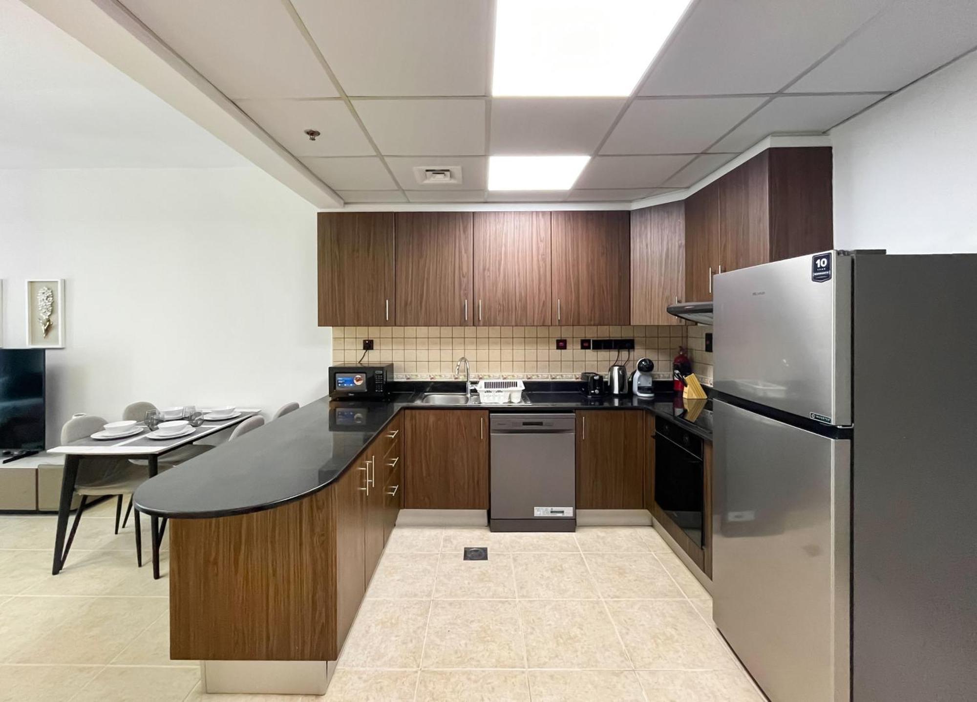 Livbnb-high Rise 1br With Balcony Near Barasti