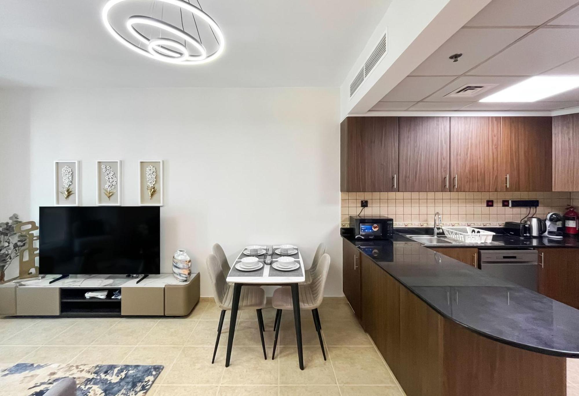 Livbnb-high Rise 1br With Balcony Near Barasti Apartment Dubai
