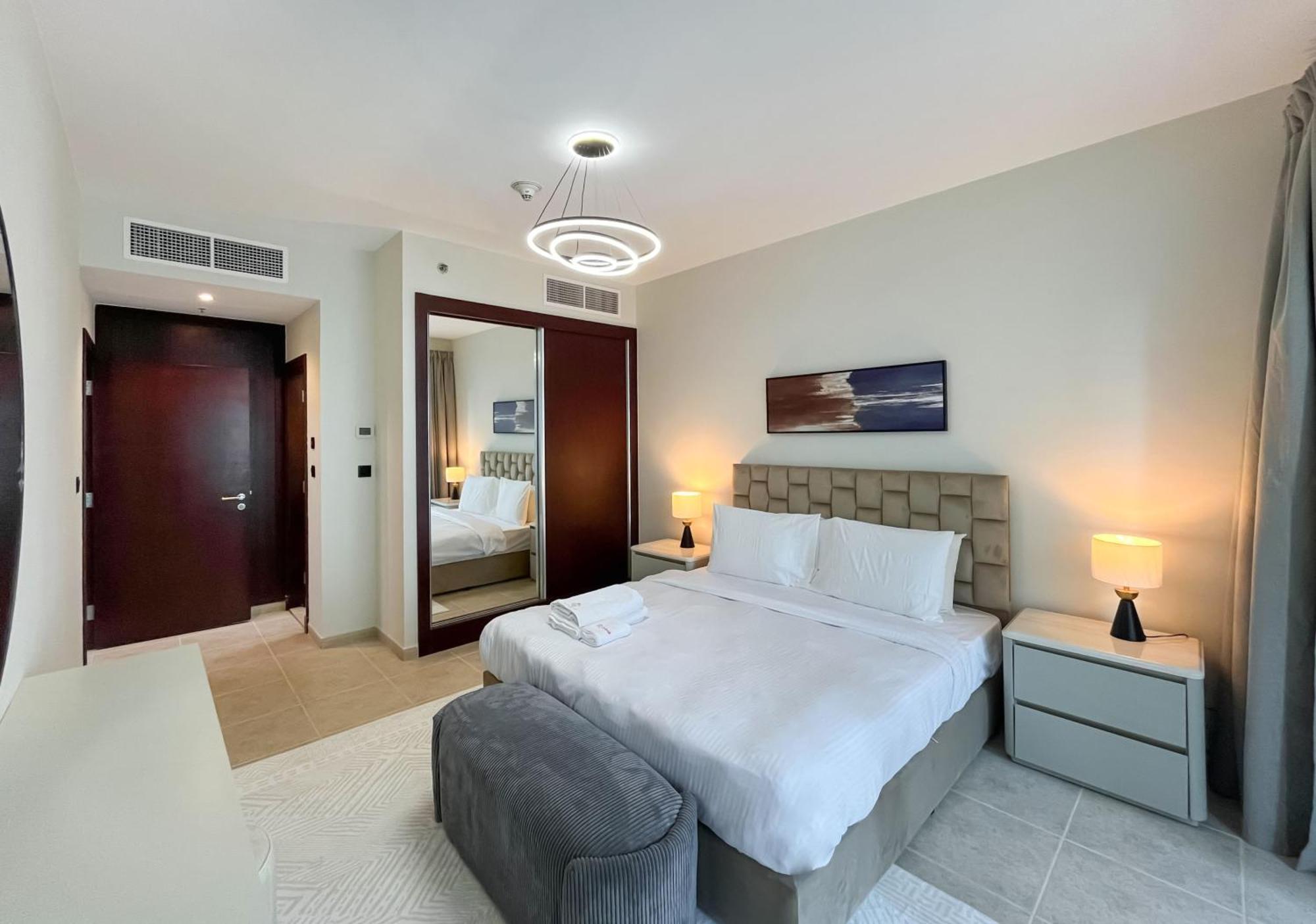 Livbnb-high Rise 1br With Balcony Near Barasti
