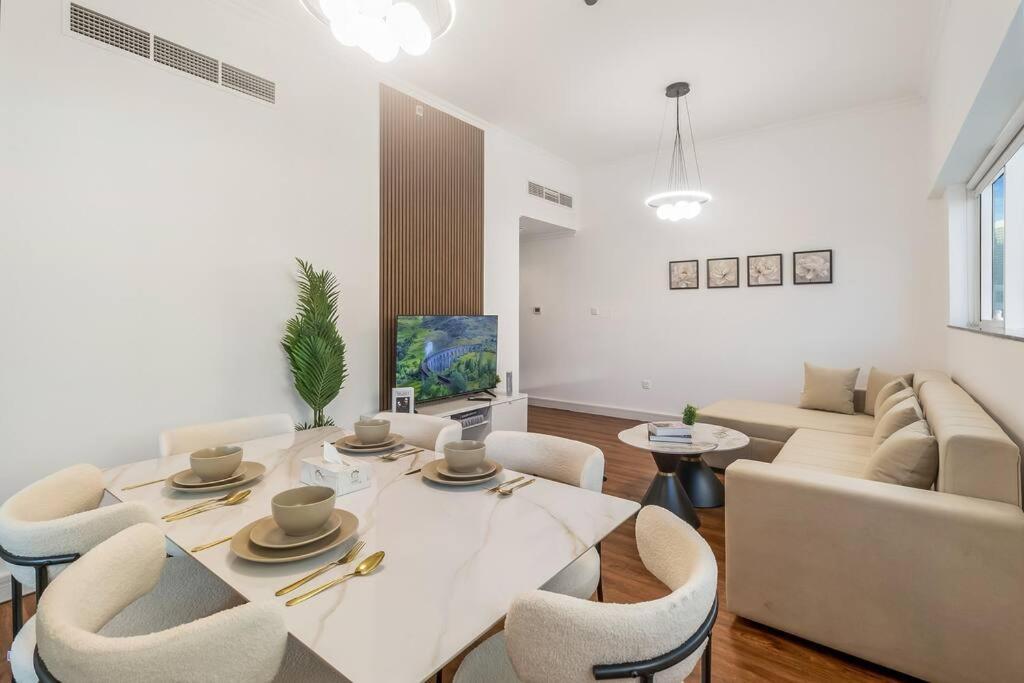 Stunning 2br In The Heart Of Marina Apartment