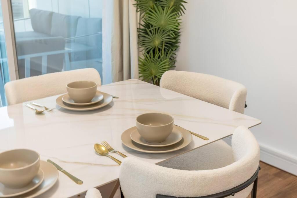 Stunning 2br In The Heart Of Marina Apartment