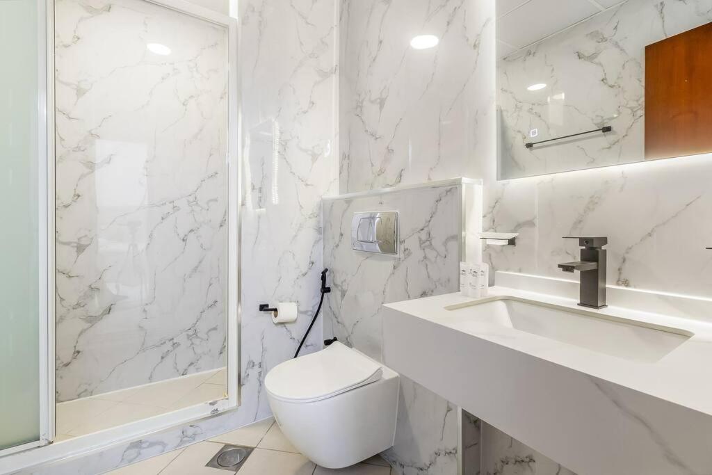 Apartment Stunning 2br In The Heart Of Marina Dubai