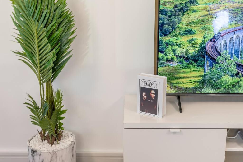 Stunning 2br In The Heart Of Marina Apartment