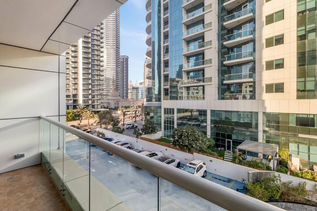 Stunning 2br In The Heart Of Marina