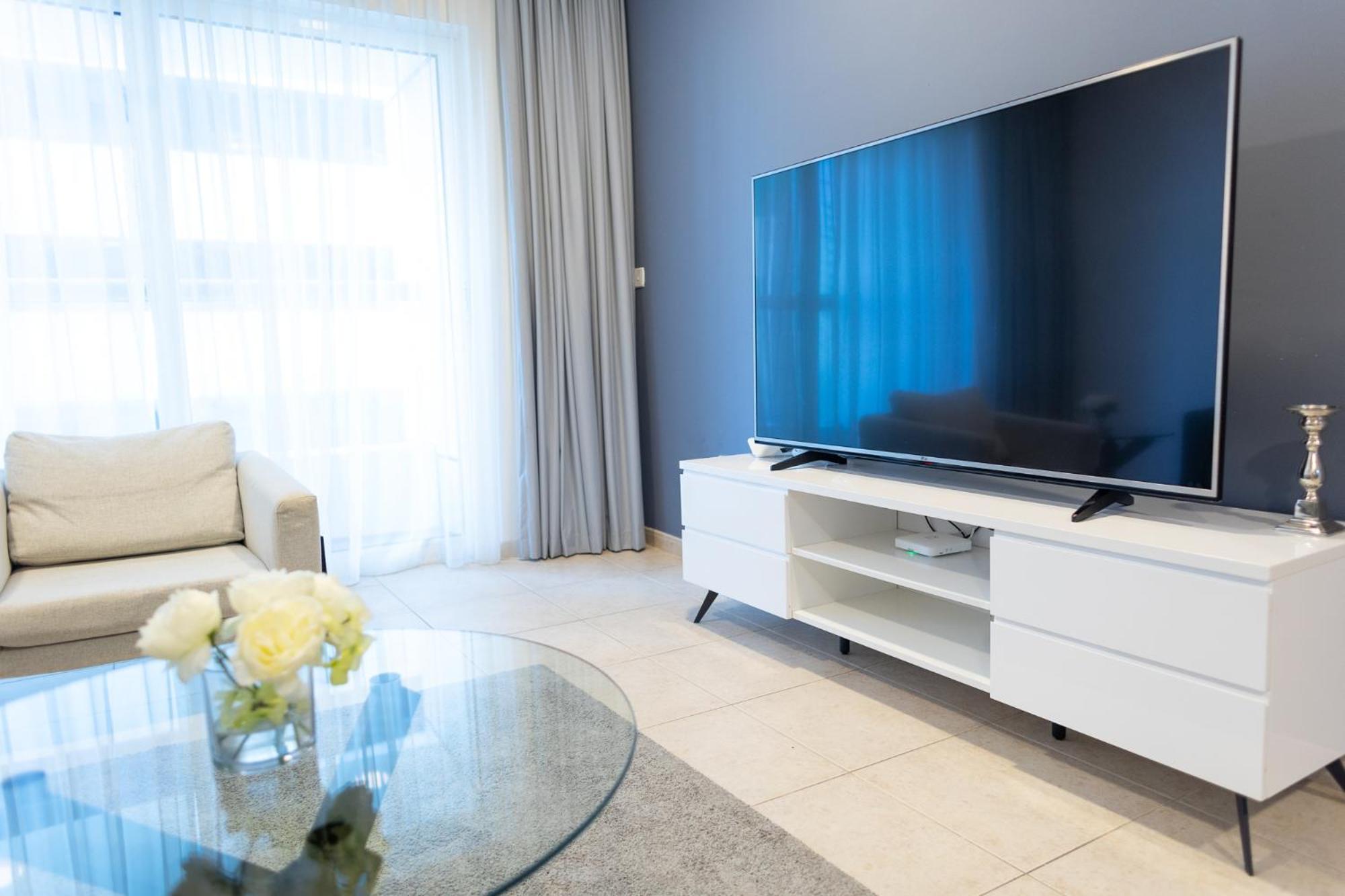Elite Residences Tower Marina By Happy Season