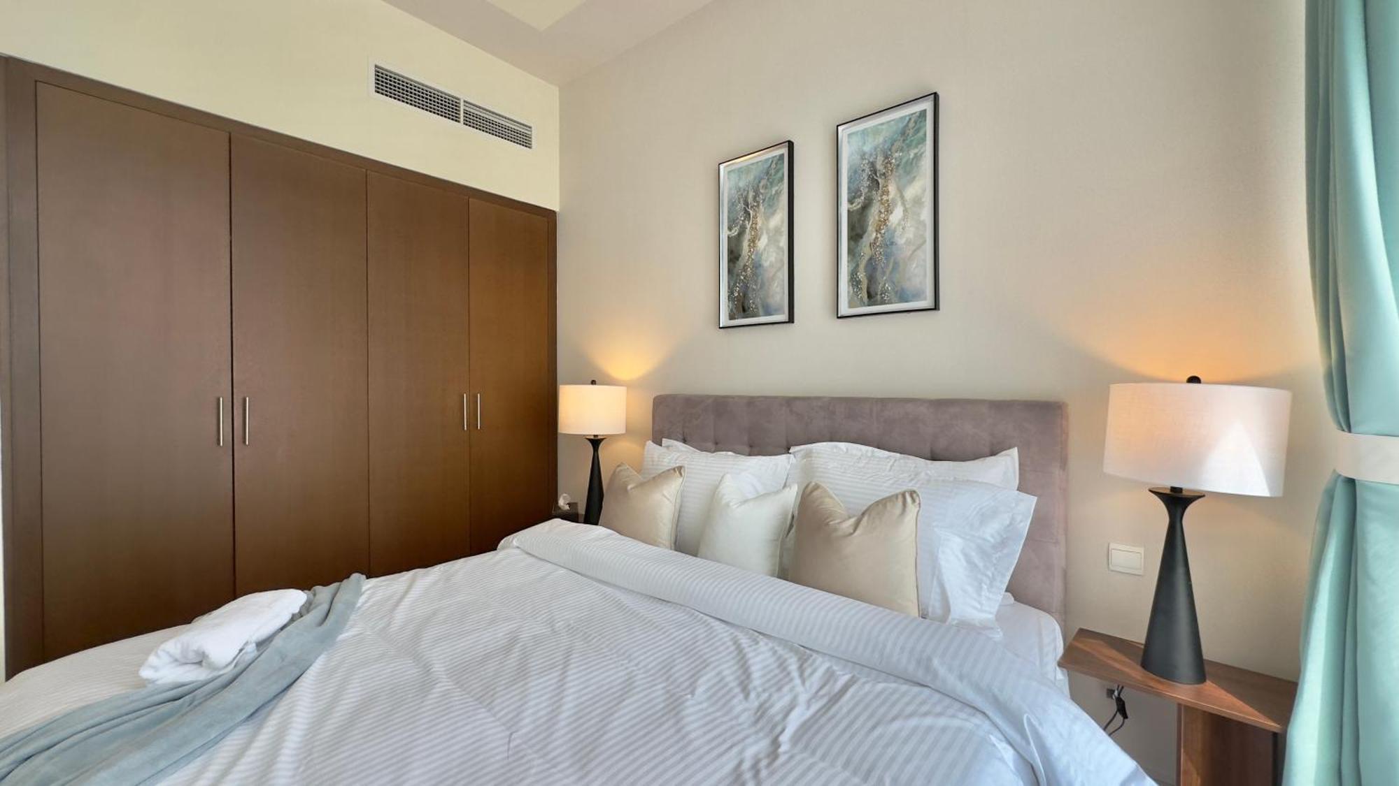 Apartment 3br High Floor At Boulevard Crescent In Downtown By Vibel Dubai