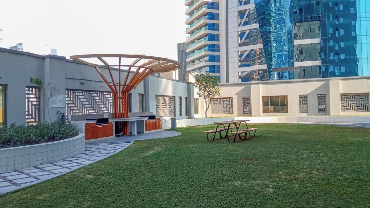 Apartment Vibrant 1-bedroom At Executive Bay A In Business Bay Dubai