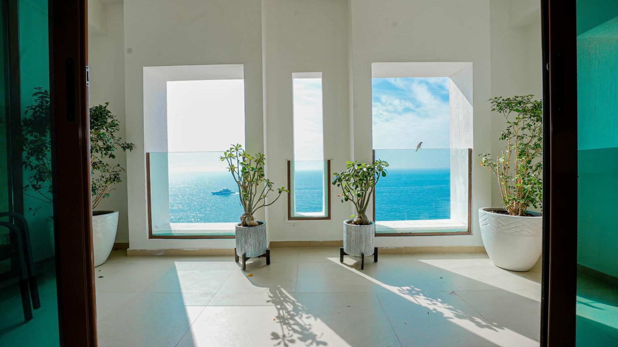 Apartment Stunning Infinite Sea View Three Bedroom Plus Maid's In Palm Jumeirah *