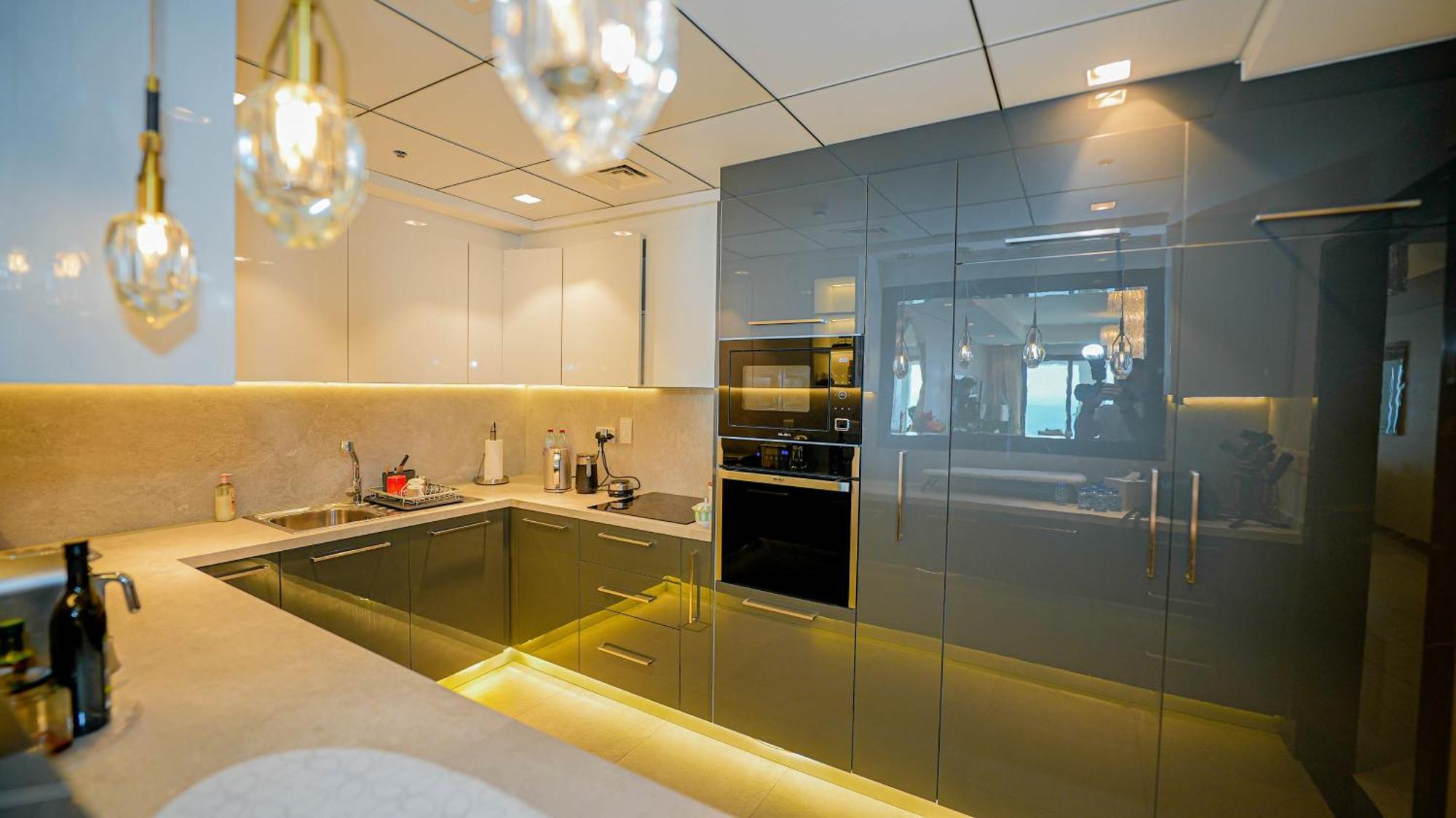 Stunning Infinite Sea View Three Bedroom Plus Maid's In Palm Jumeirah Apartment Dubai
