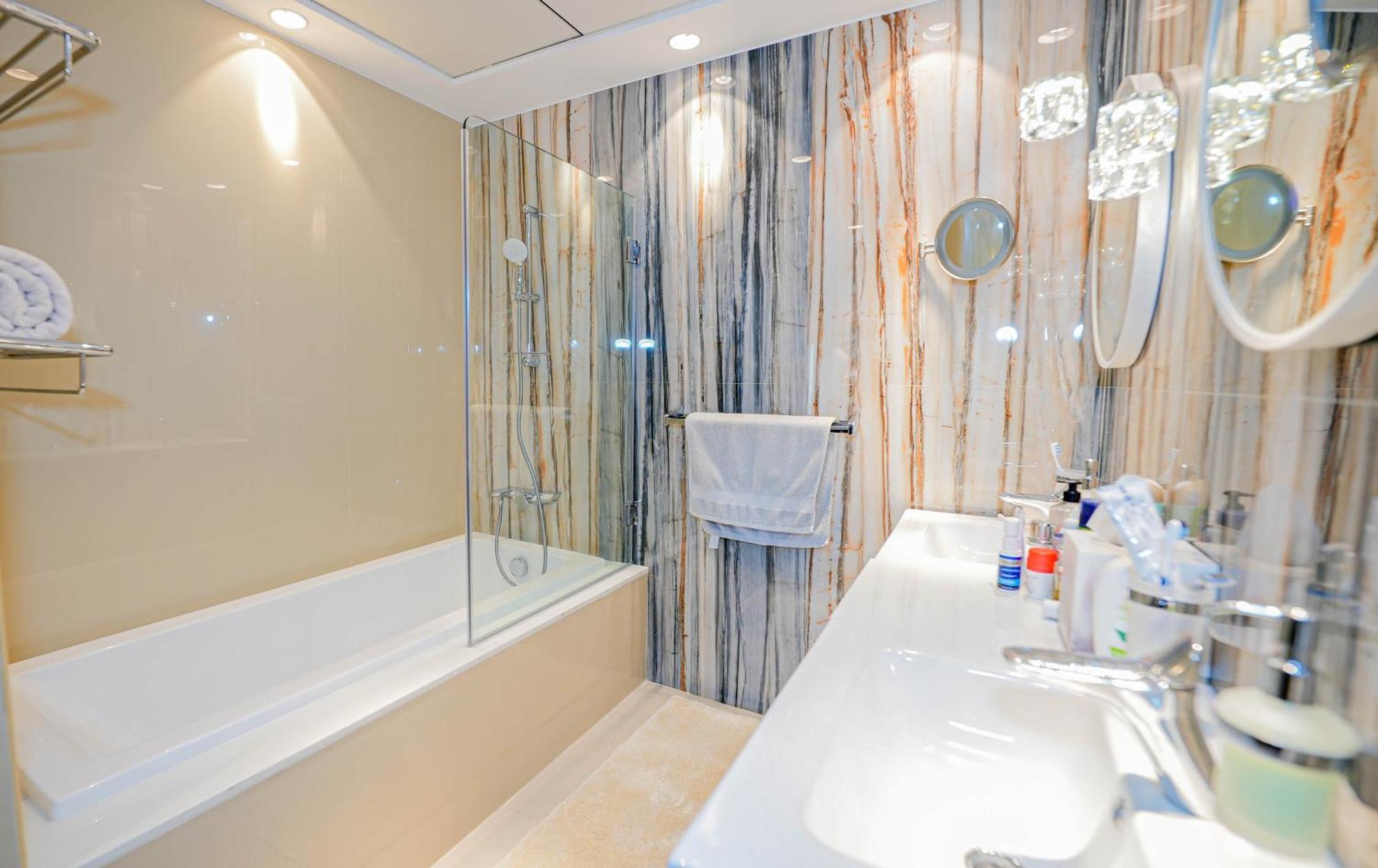 Apartment Stunning Infinite Sea View Three Bedroom Plus Maid's In Palm Jumeirah *
