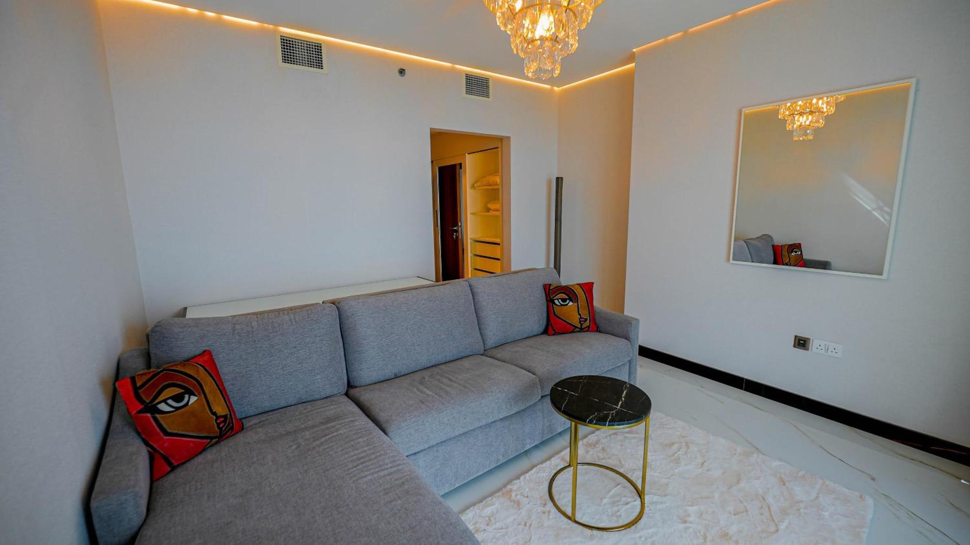 Stunning Infinite Sea View Three Bedroom Plus Maid's In Palm Jumeirah Dubai