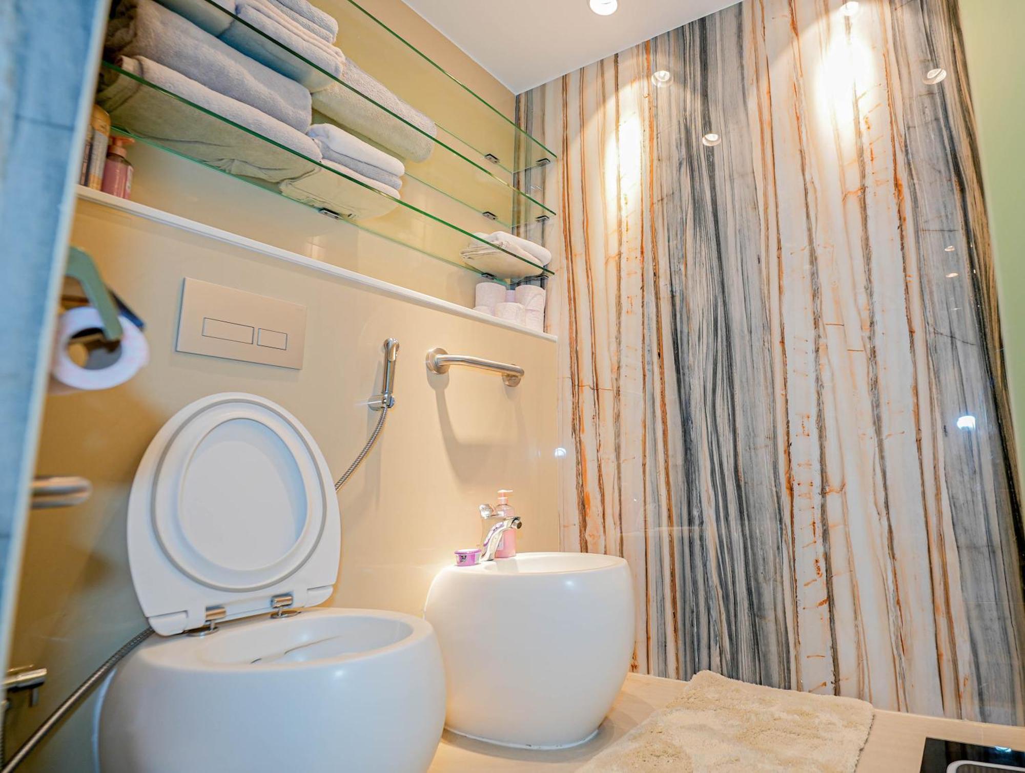 Stunning Infinite Sea View Three Bedroom Plus Maid's In Palm Jumeirah Apartment Dubai