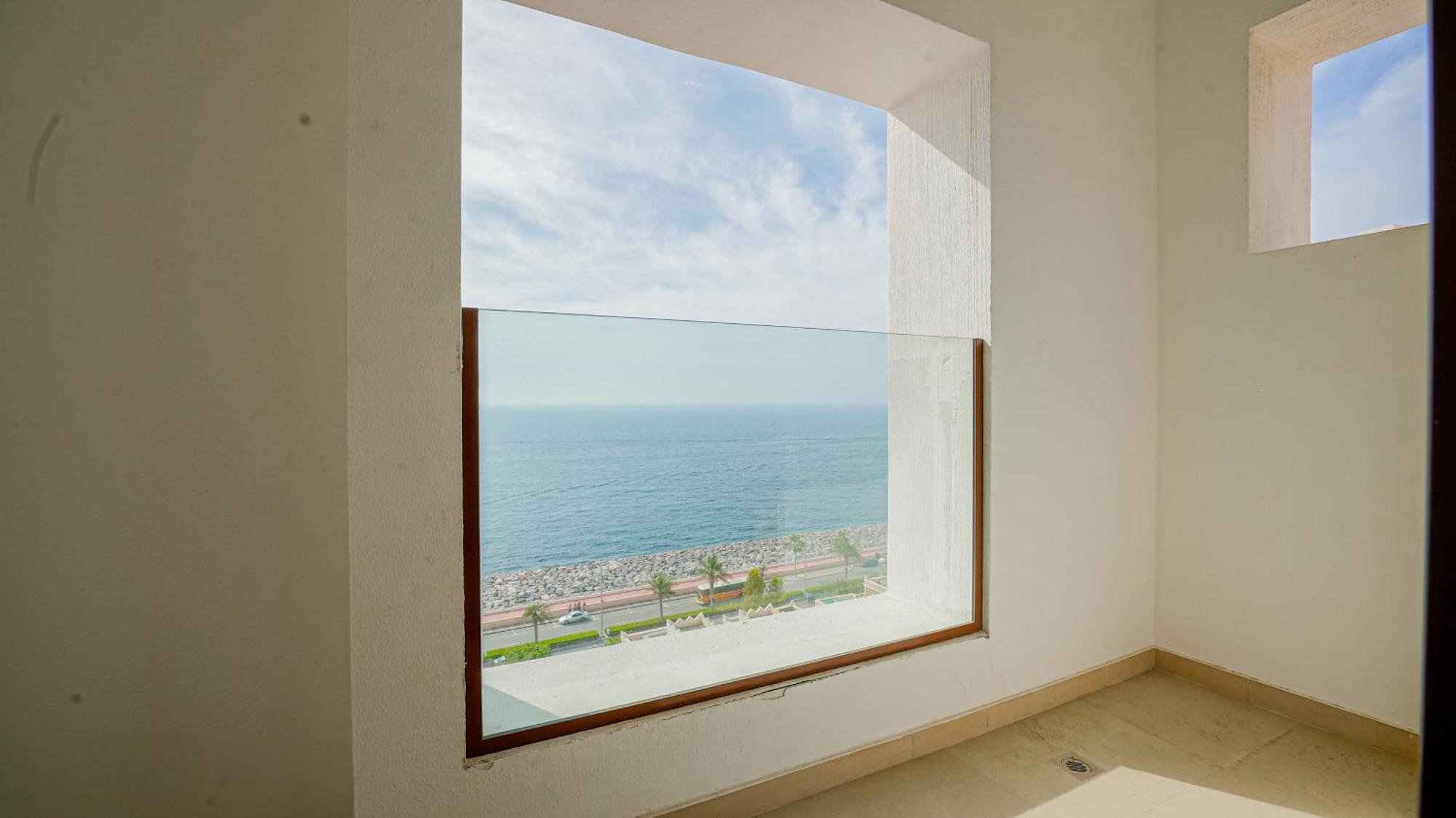 Stunning Infinite Sea View Three Bedroom Plus Maid's In Palm Jumeirah * Dubai