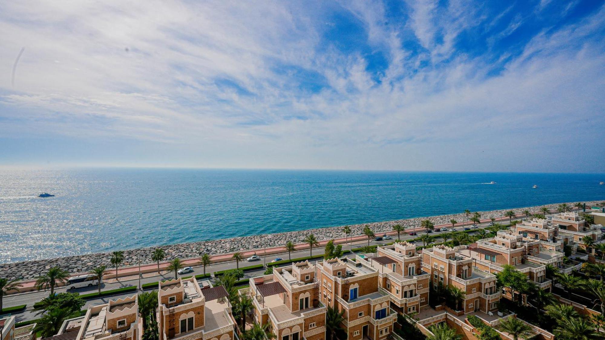 Stunning Infinite Sea View Three Bedroom Plus Maid's In Palm Jumeirah Apartment