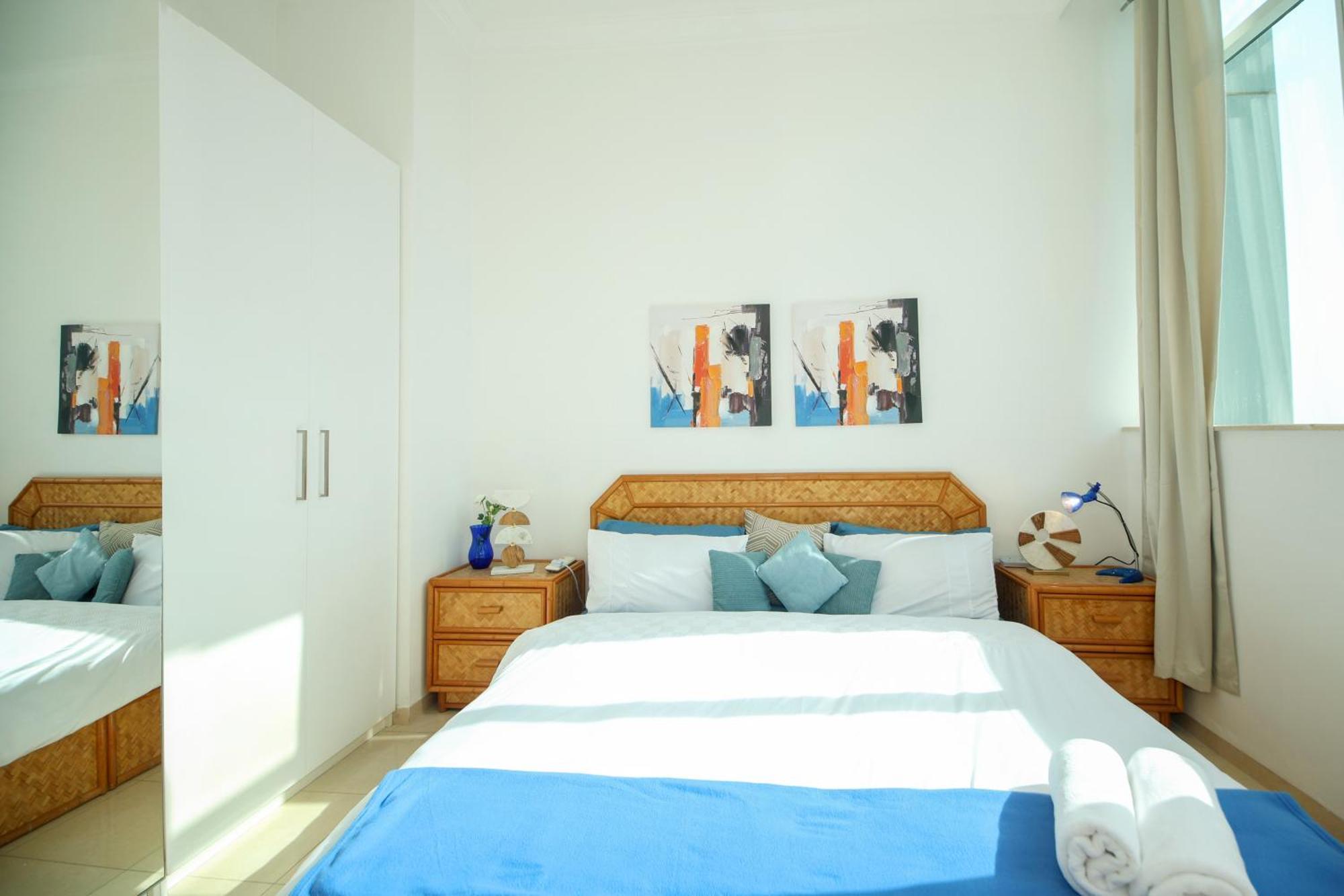 Luxurious 3b With Gorgeous Views