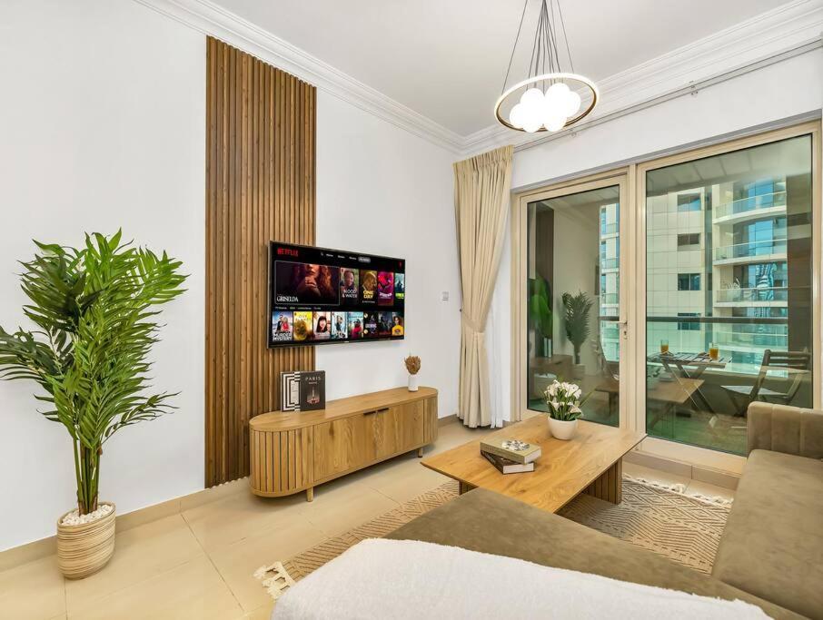 Spacious In The Heart Of Marina W Seaview Apartment