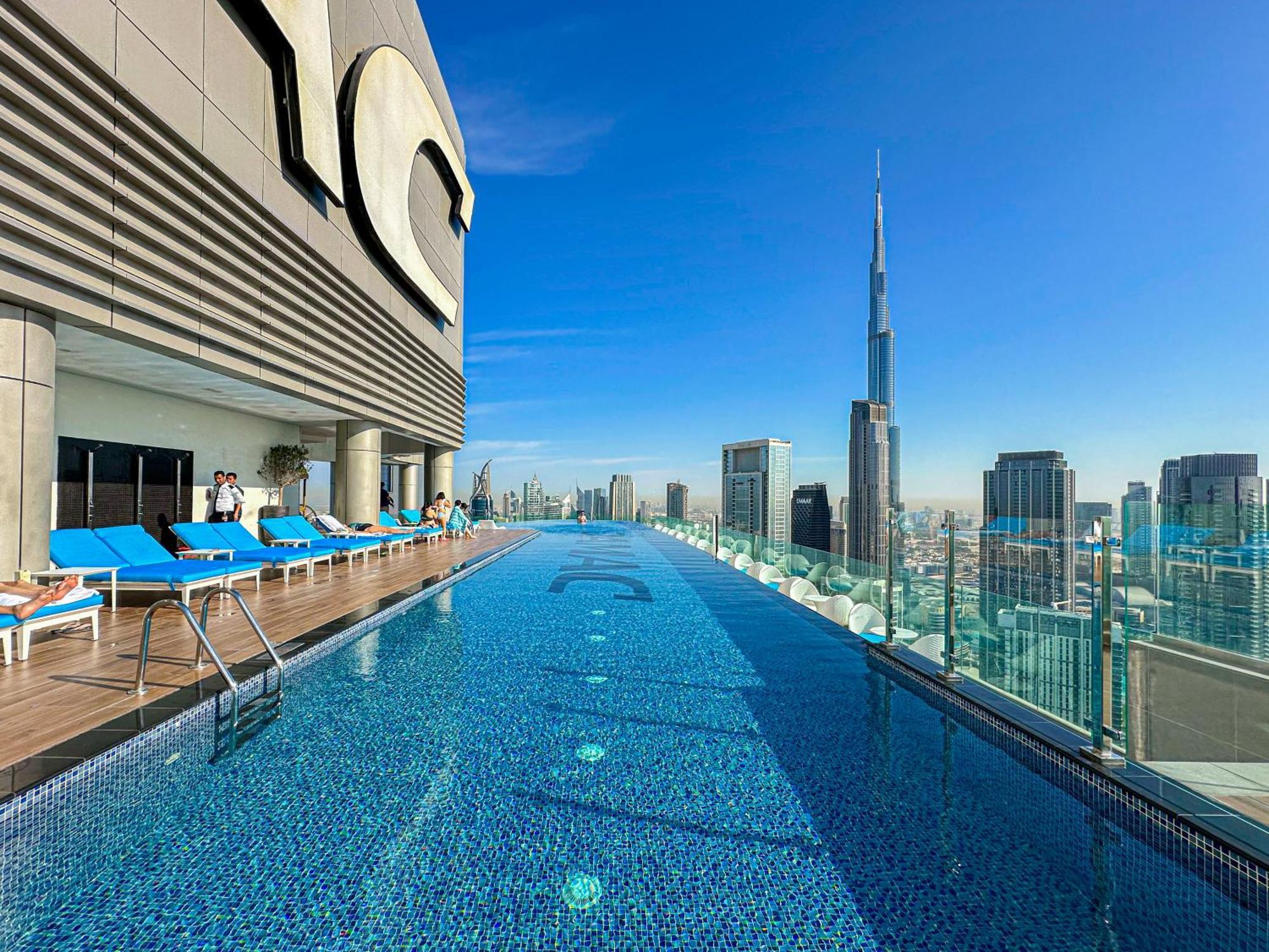 Pool In The Clouds With Burj Khalifa View, 2br In Paramount Midtown